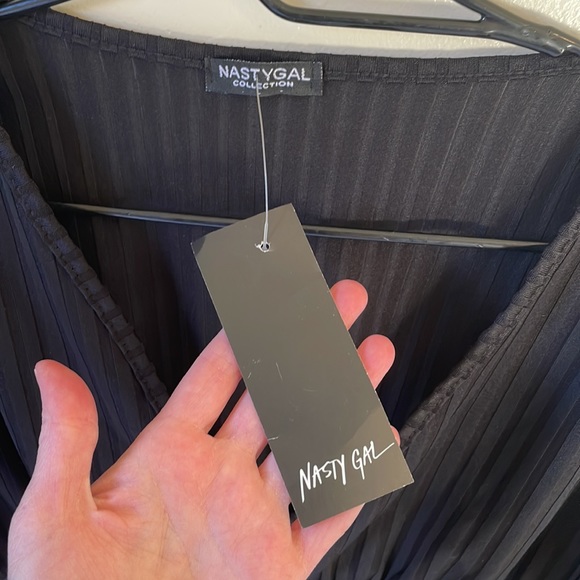 NWT Nasty Gal V-Neck Crop Top - Picture 3 of 6